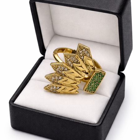 18K Gold Statement Ring – Chevron Layered Design with Green Accents (5.81g) 18K Gold Statement Ring – Chevron Layered Design with Green Accents (5.81g)