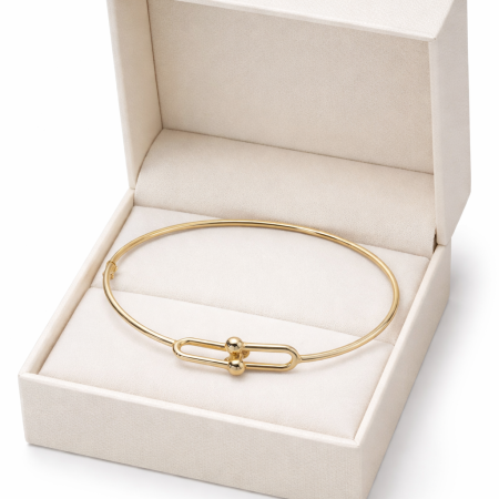 Elegant 18k Gold Bangle with Unique Clasp