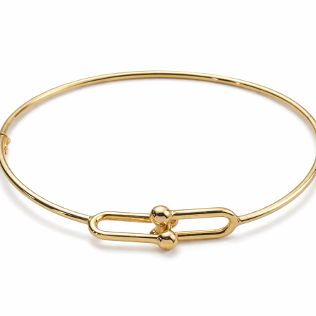 Elegant 18k Gold Bangle with Unique Clasp