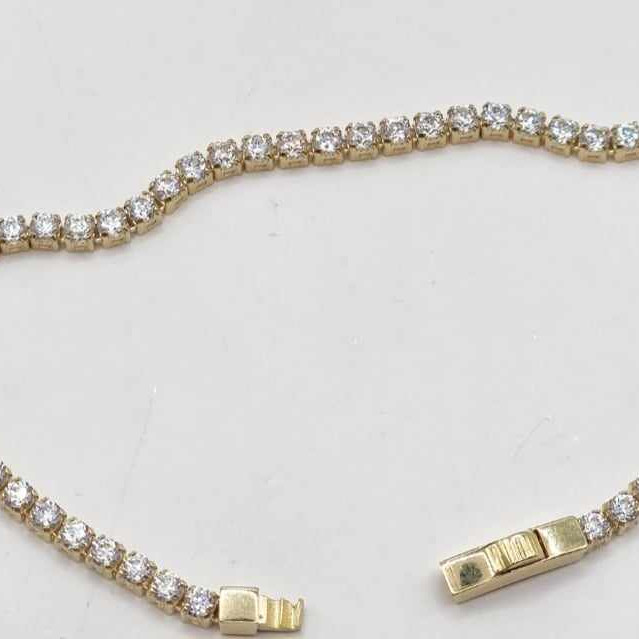 Kenzari Jewellery 14k Gold White Zirconia Bracelet for Women - 5.51 Grams