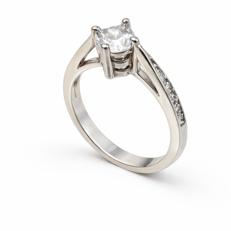 Silver Ring 2.63g - Elegant Design with Crystal Stone